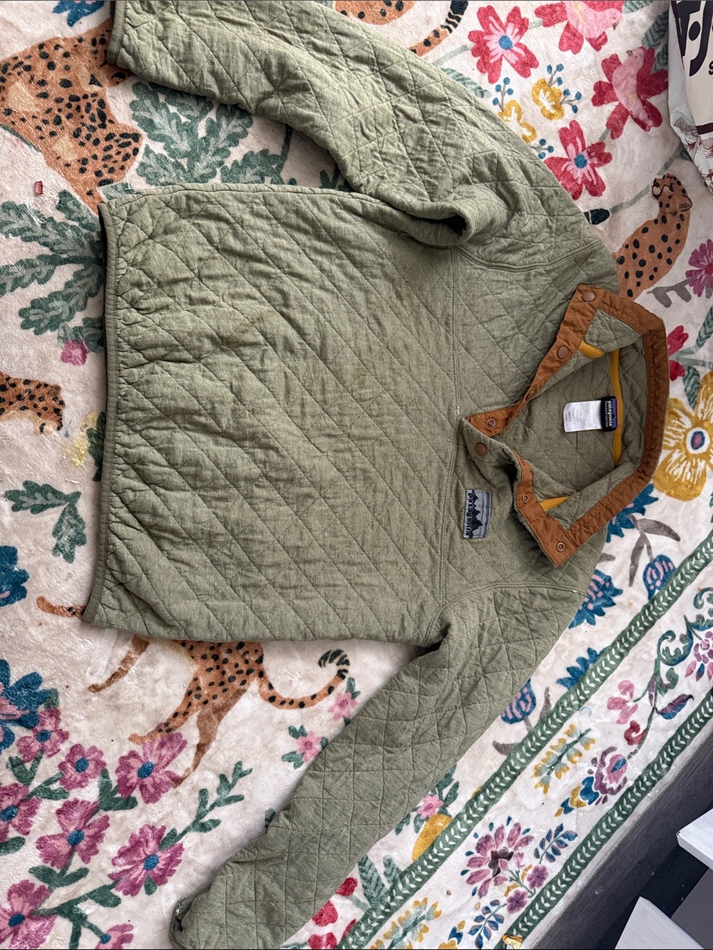 Patagonia Olive Quilted Pullover with Tan Contrast Collar
